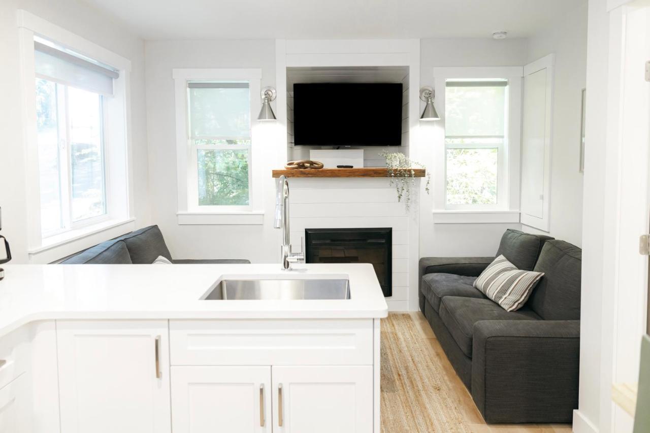 Surfs Inn Guesthouse & Cottages Ucluelet Extérieur photo
